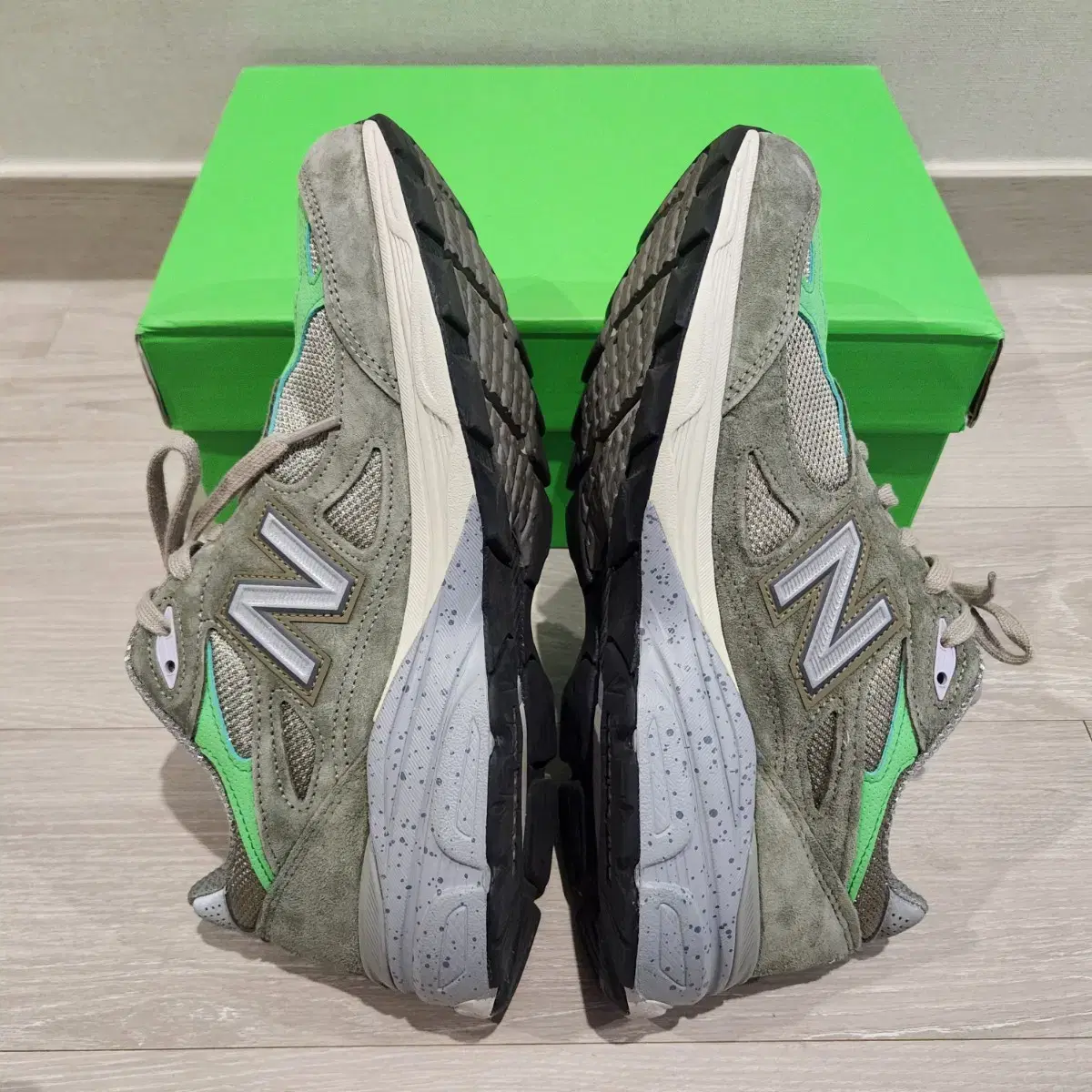 (275) 뉴발란스 x 파타 Patta 990v3 올리브