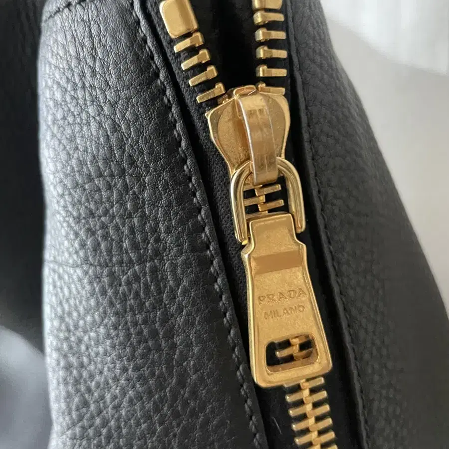 [PRADA] 프라다 라지 호보백 금장