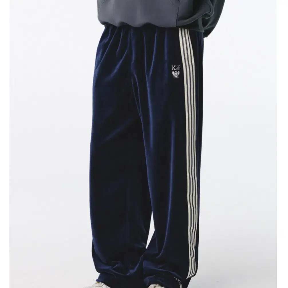 Kijun VELURE TRACK PANTS NAVY L 사이즈 팝니다