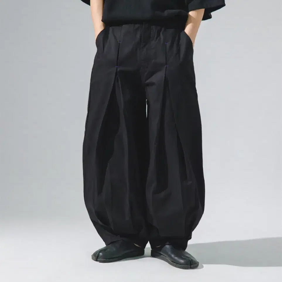 앵글런 Unbalance Long Tuck Balloon Pants