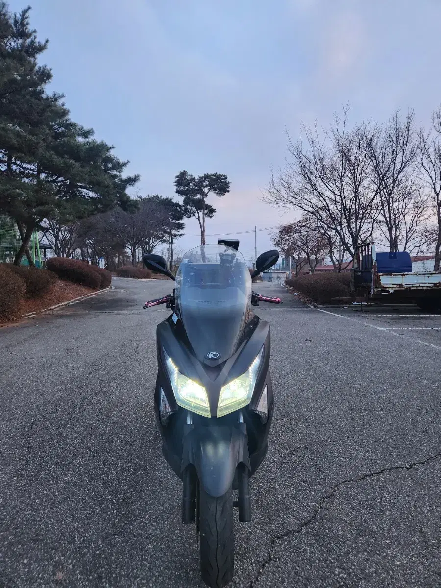 20년식 킴코 엑스타운 125cc 스쿠터 판매합니다.