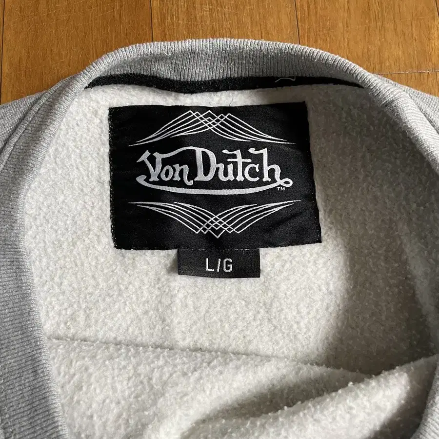 Von Dutch 본더치 윙아이 y2k 맨투맨