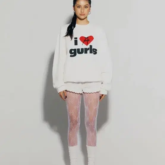 에즈이프캘리 CALIE GURLS SWEATSHIRT WHITE