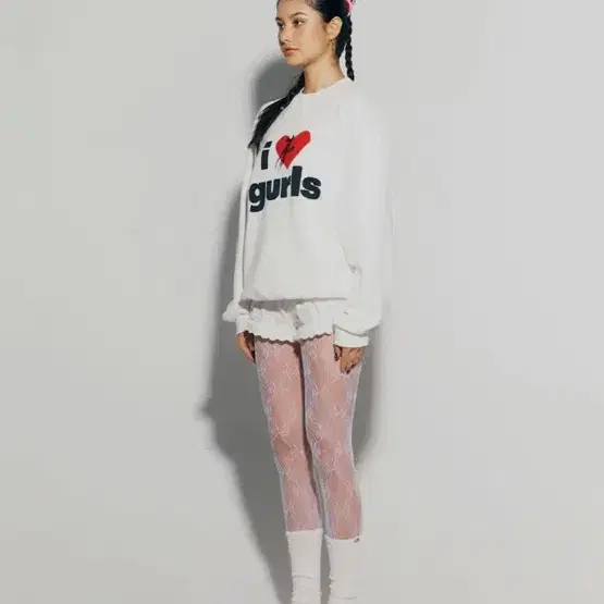 에즈이프캘리 CALIE GURLS SWEATSHIRT WHITE