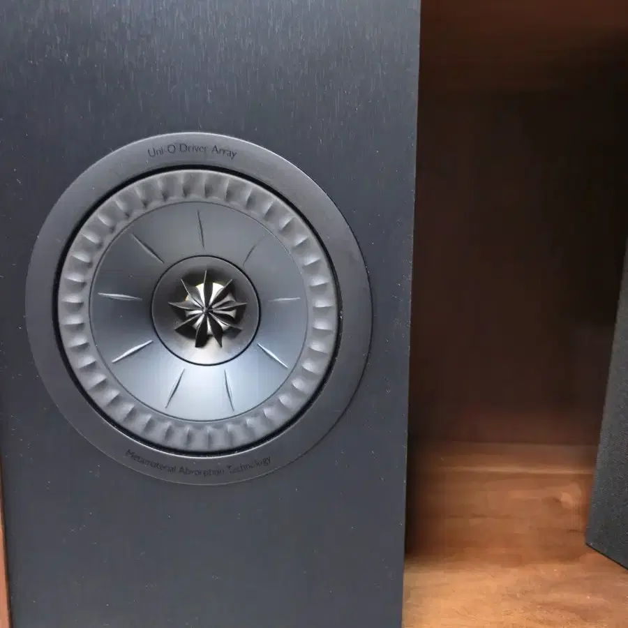 KEF Q1 META