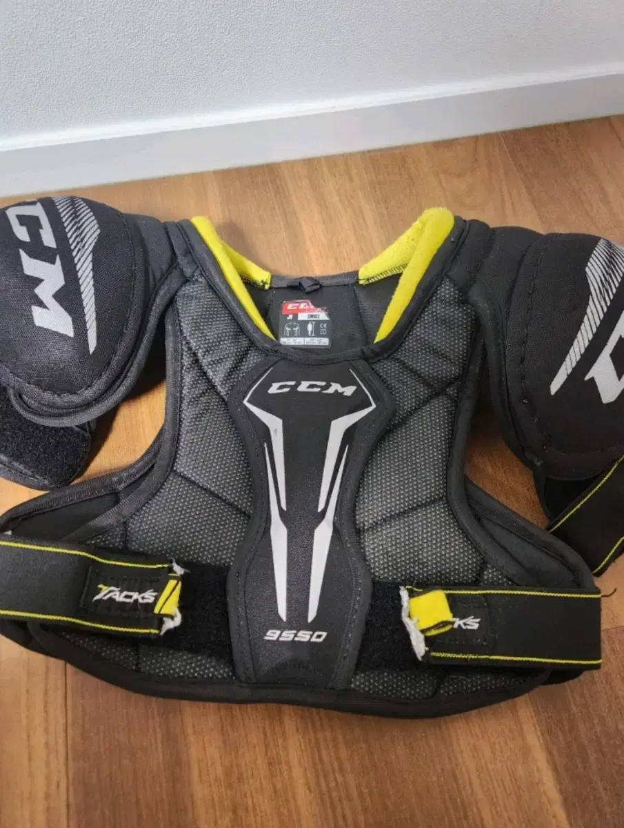 CCM Tacks 9550 jr s