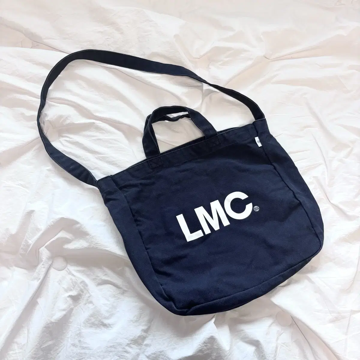 LMC 크로스 네이비 에코백