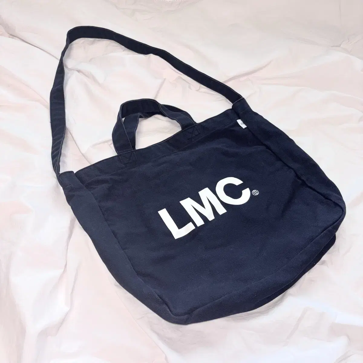 LMC 크로스 네이비 에코백