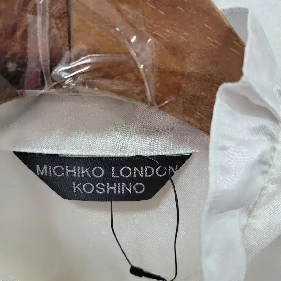 MICHIKO LONDON KOCHINO 블라우스