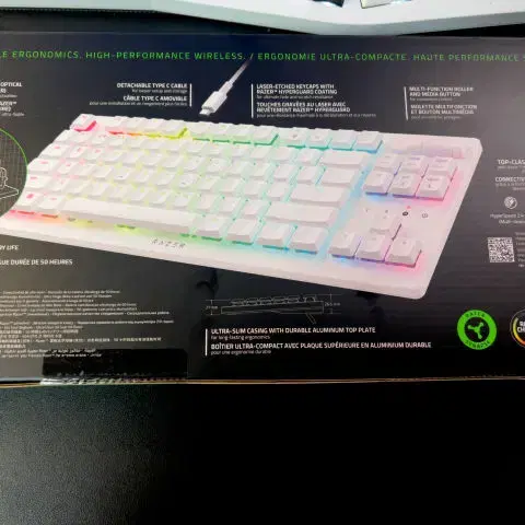 레이저 데스스토커 v2 pro tkl 화이트