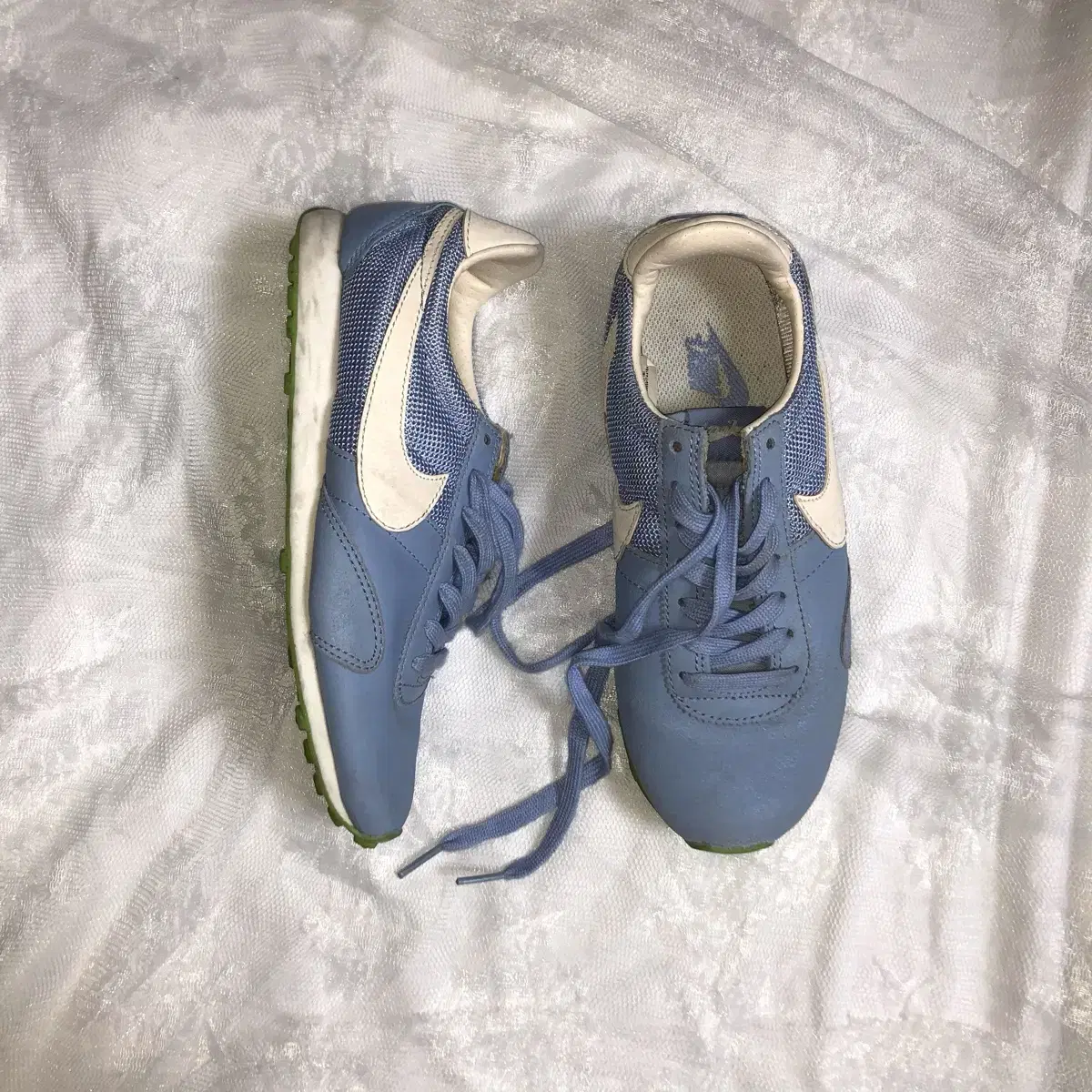 Vintage NIKE WMNS PRE MONTREAL RCR VNT