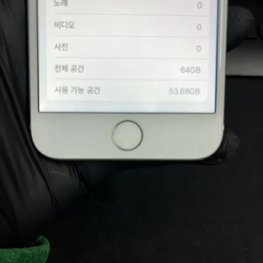 아이폰8 64G 실버 A급!