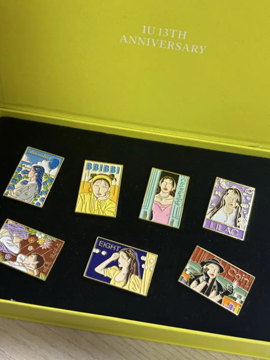 아이유 13th anniversary 굿즈 (뱃지)