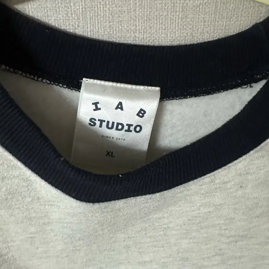 IAB-STUDIO | 아이앱스튜디오 iApp Studio Sweatshirt Oatmeal