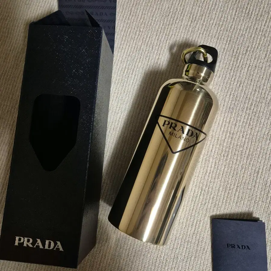 prada 프라다텀블러 보온병 골드색 새상품 팜.