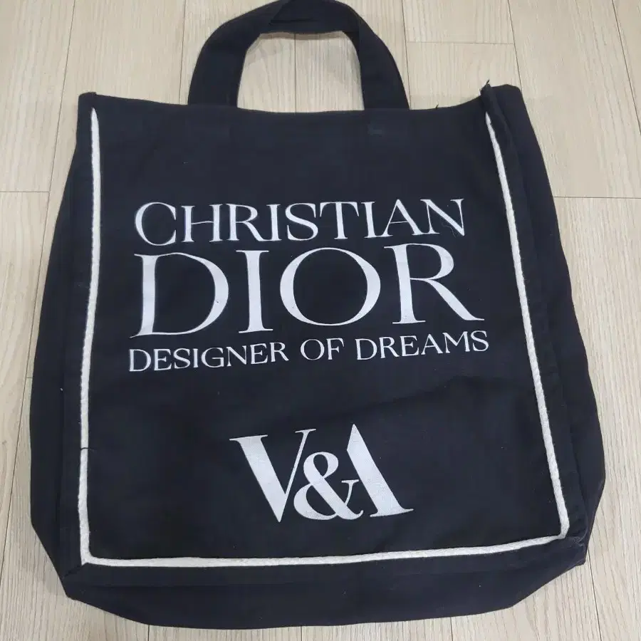 (정품) Dior 디올 뮤지엄 V&A 에코백