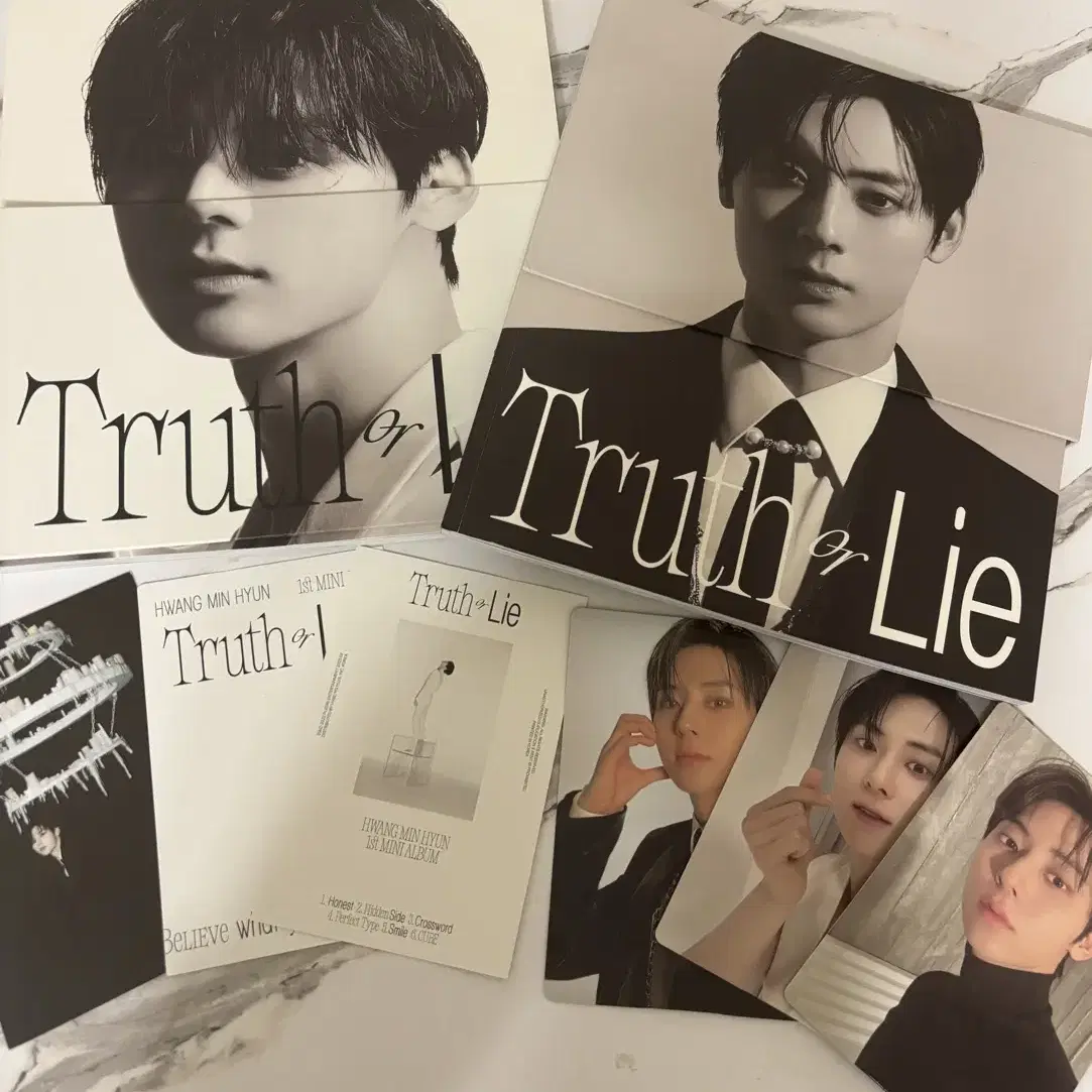 황민현 1st MINI ALBUM Truth or lie