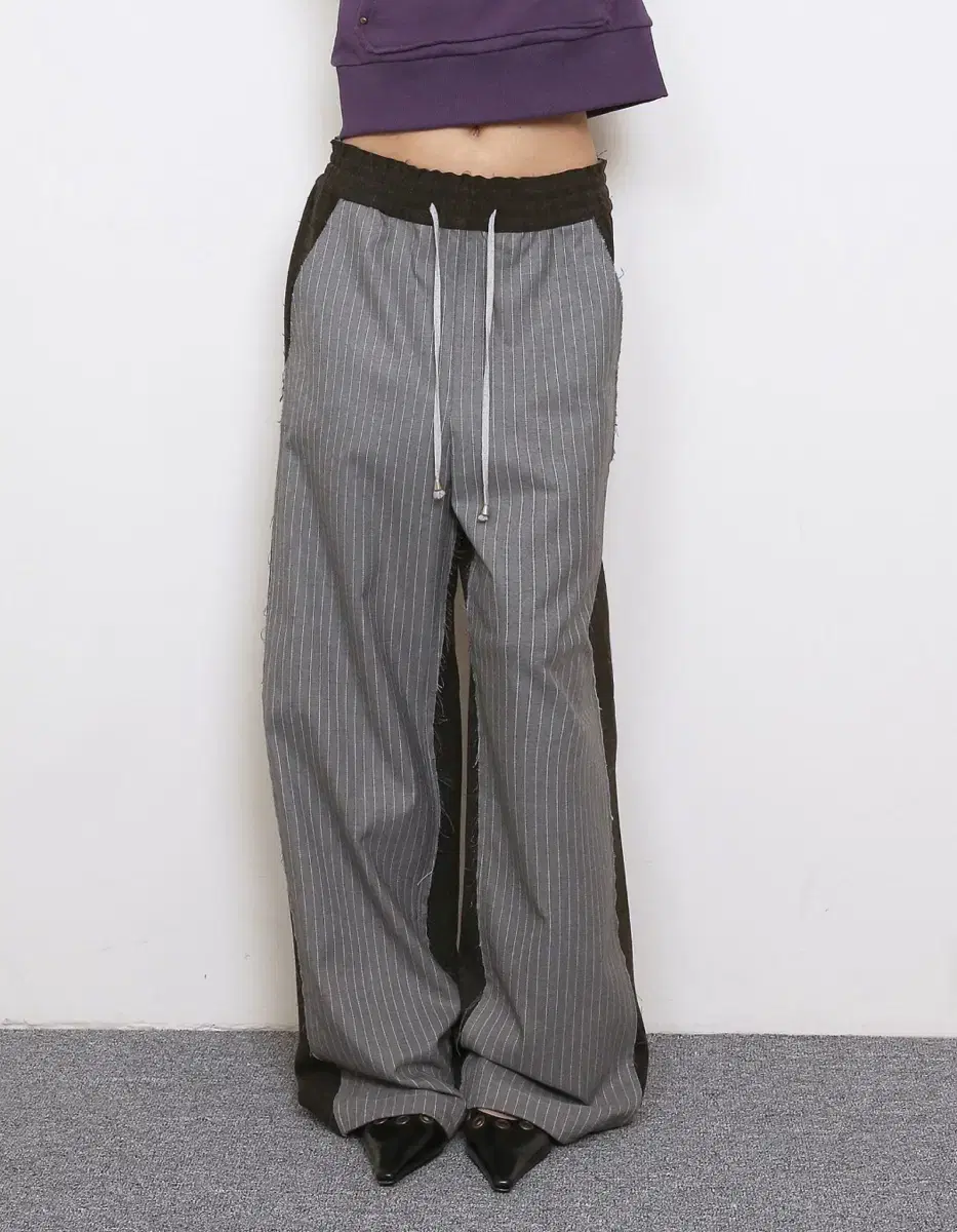 폴리수엠 팬츠 FRONT STRIPE EFFORTLESS PANTS