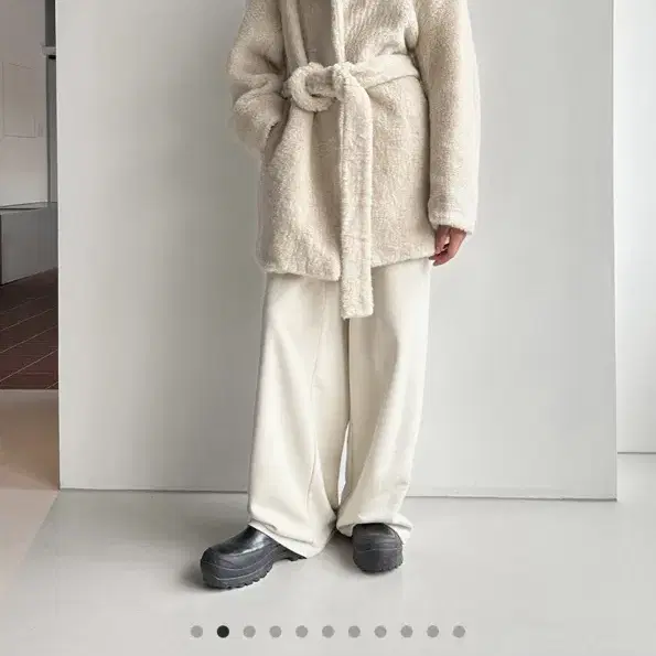 로우클래식 SHEARLING BELT COAT (퍼 시어링 코트 자켓)