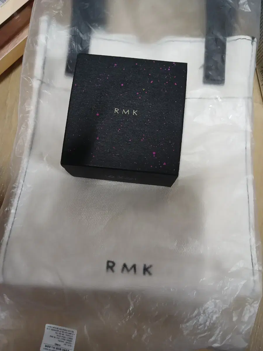 무료배송새제품)RMK 에어리 터치 피니싱 파우더 퍼프 내장 RMK토트백