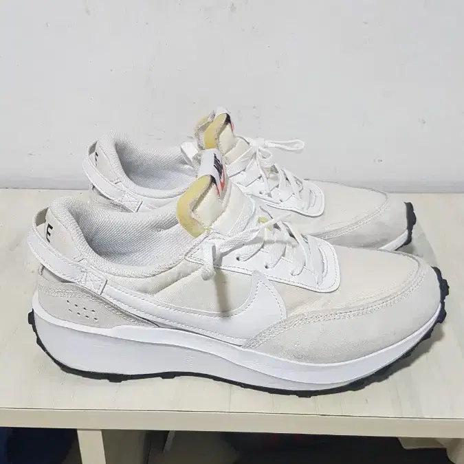 택포 245 size A급 정품 NIKE 와플 경량 쿠션 남여공용 운동화