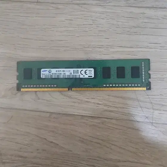 모니터 cd 플레이어 램 카드 gtx750 한꺼번에 팔아요.