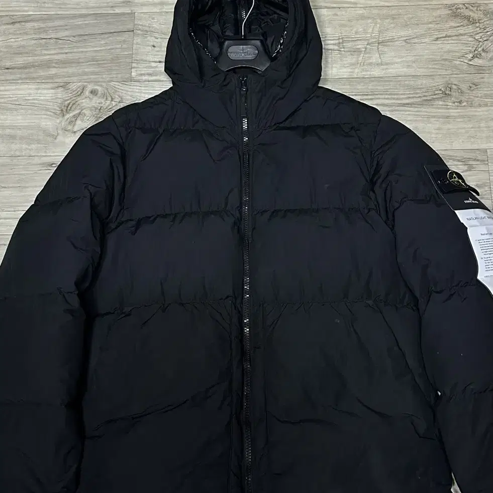 스톤아일랜드 나슬란 패딩 22fw XL(105-110)