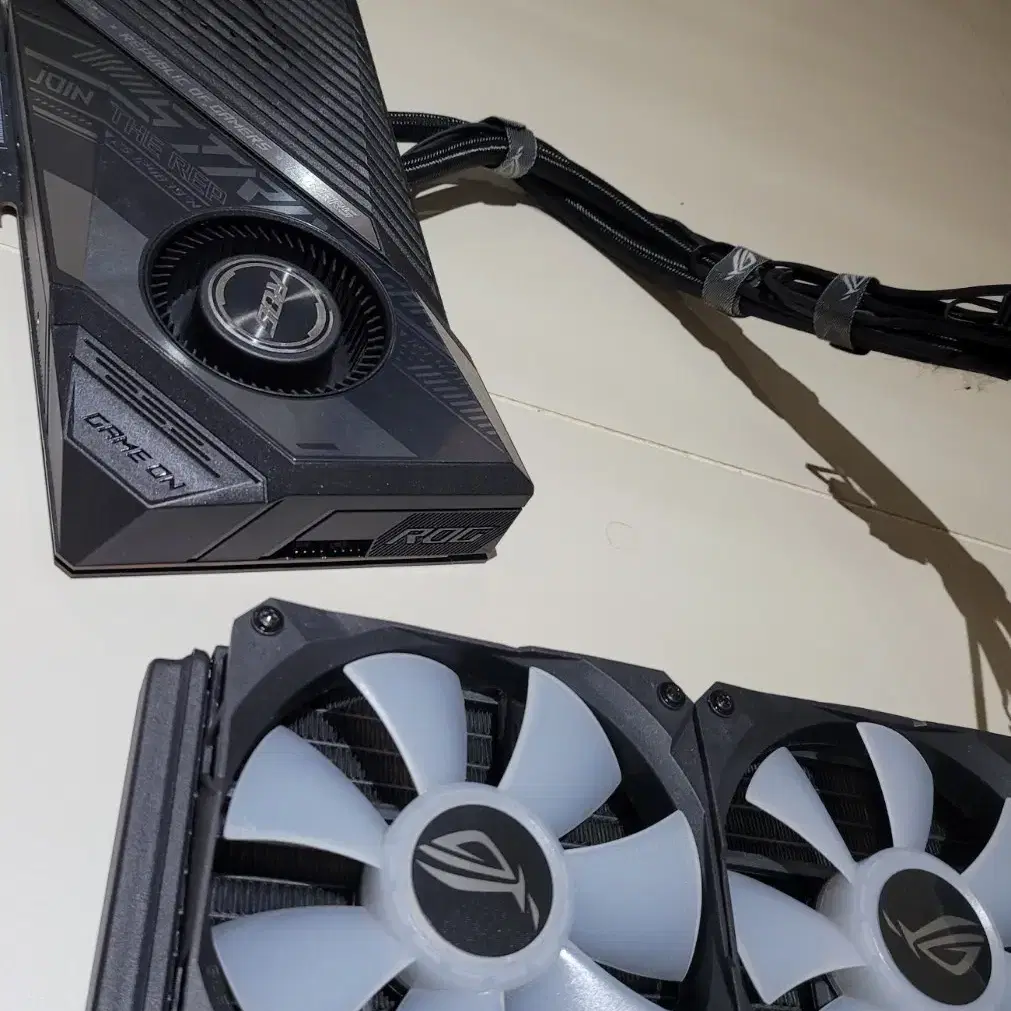 라데온 RX 6900XT 로그스트릭스