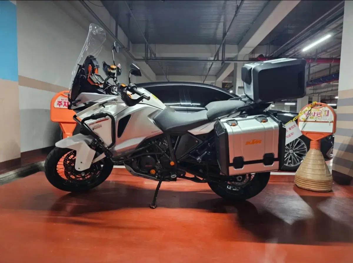 KTM 1290 ADV touring 모델 판매합니다.