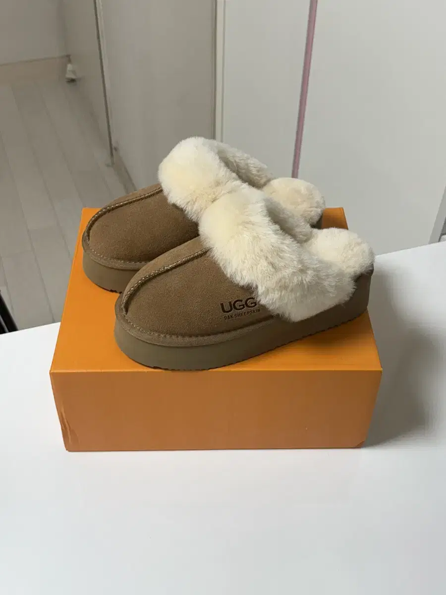 UGG DK Vana 어그 슬리퍼 35/36 230 새상품