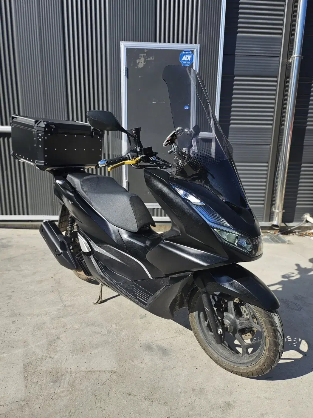 pcx125 22년식 8천키로 상태좋은 배달세팅 최저가로 급매합니다.