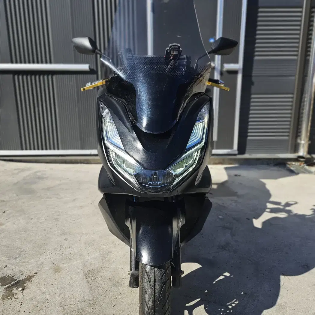 pcx125 22년식 8천키로 상태좋은 배달세팅 최저가로 급매합니다.