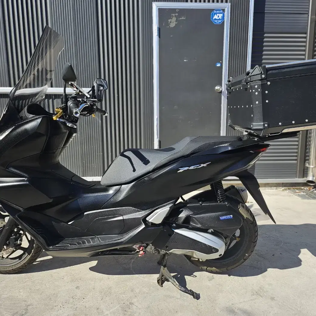 pcx125 22년식 8천키로 상태좋은 배달세팅 최저가로 급매합니다.