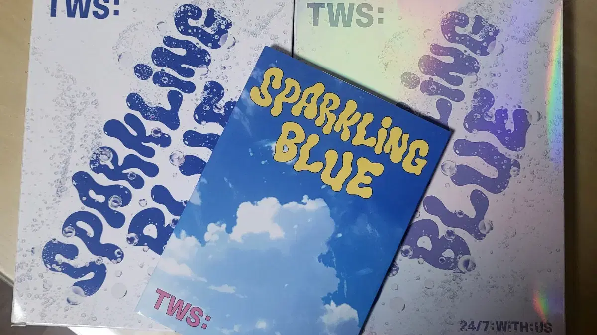 TWS Debuts album SPARKLING BLUE album sell photocard Yes