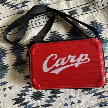 새상품급 Carp 로고가 새겨진 미니 캐리어 포쉐트