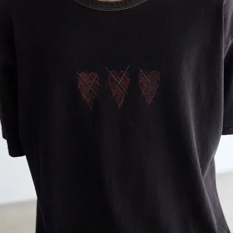 해칭룸 VTG Cartoon Heart Tee Washed Black 판