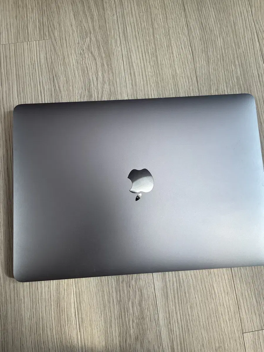 MacBook Air M1 16th Anniversary Edition