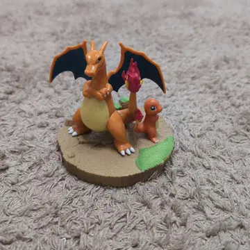 리자몽과 인간 도마뱀 피규어