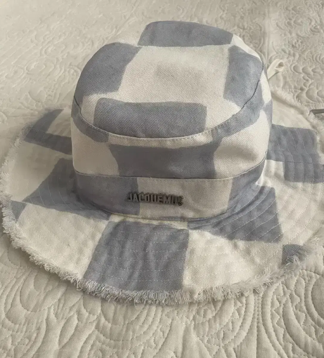 JACQUEMUS BUCKET HAT