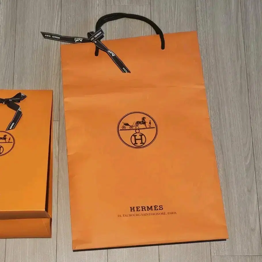 Hermes 에르메스 쇼핑백, 삼각상자