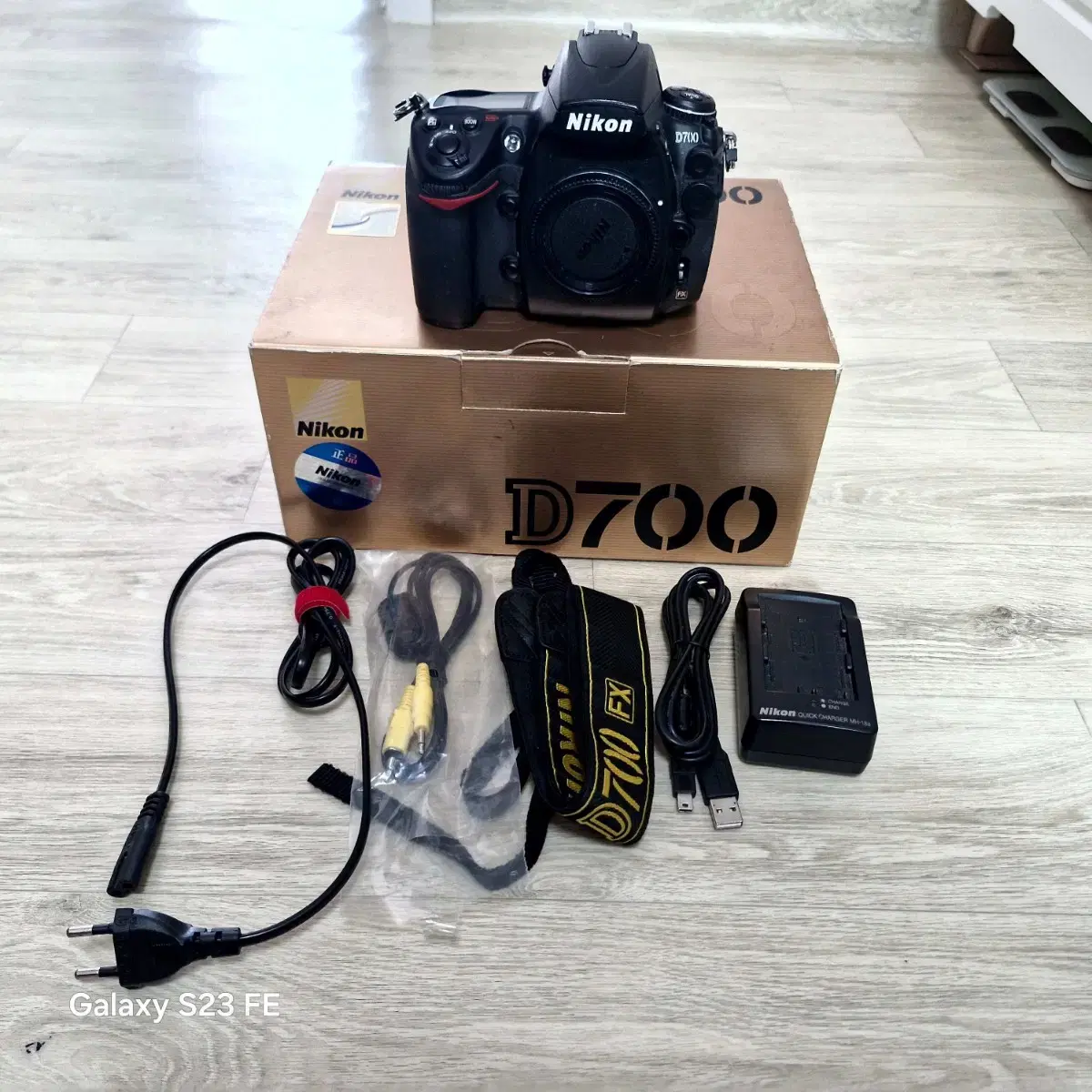 니콘 d700/MB-D10 판매합니다