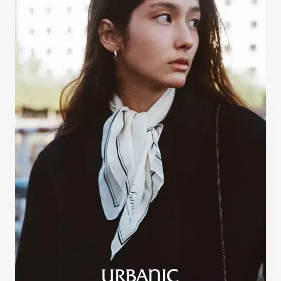 얼바닉 urbanic30 emblem silk scarf 실크 스카프