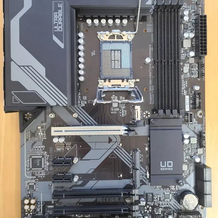 기가바이트 Z790 UD (DDR5)