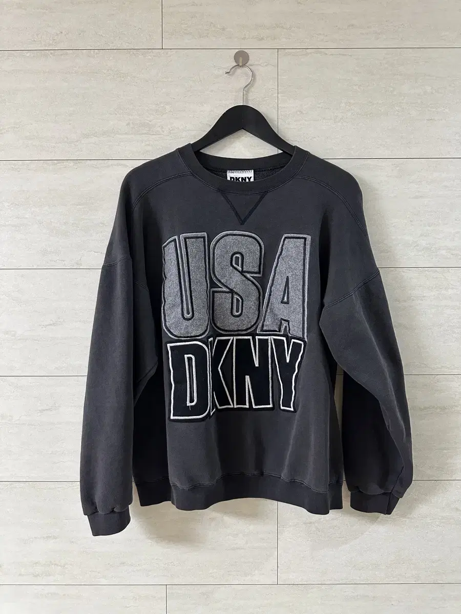 DKNY 맨투맨 (거의새것) usa 원사이즈 남여공용