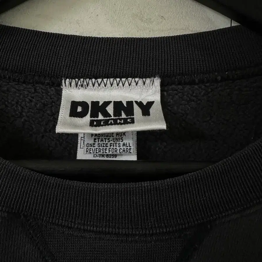 DKNY 맨투맨 (거의새것) usa 원사이즈 남여공용