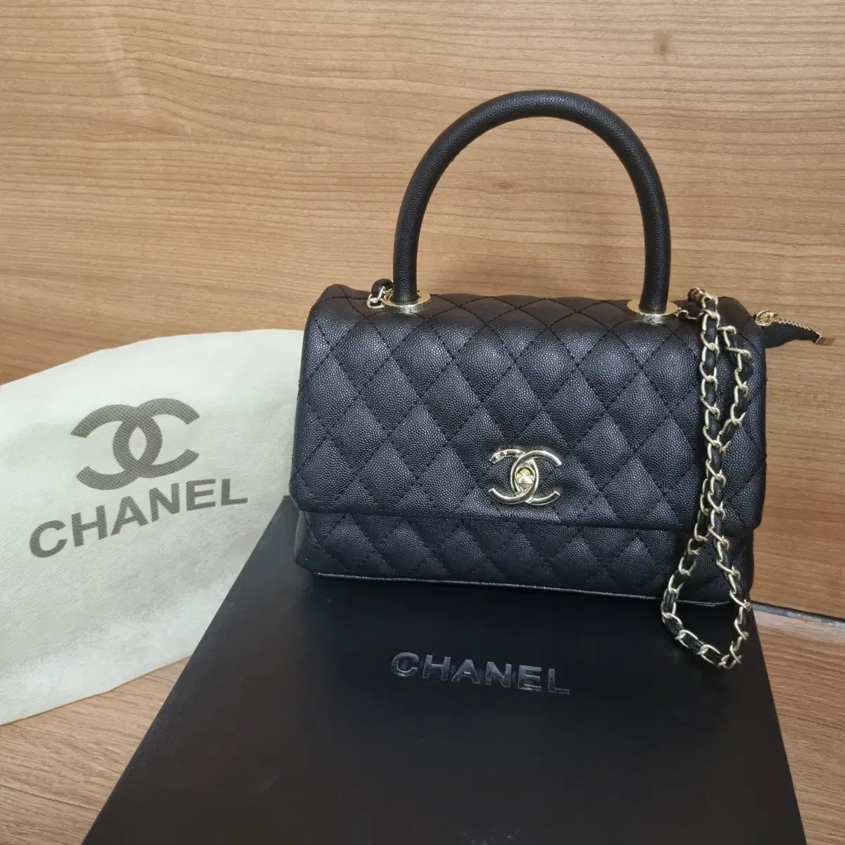 CHANEL 캐비어 금장