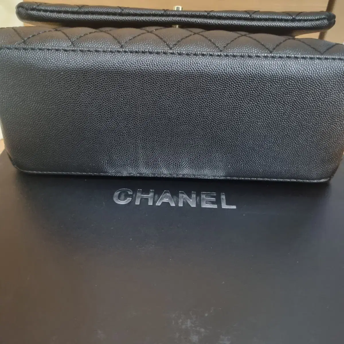 CHANEL 캐비어 금장