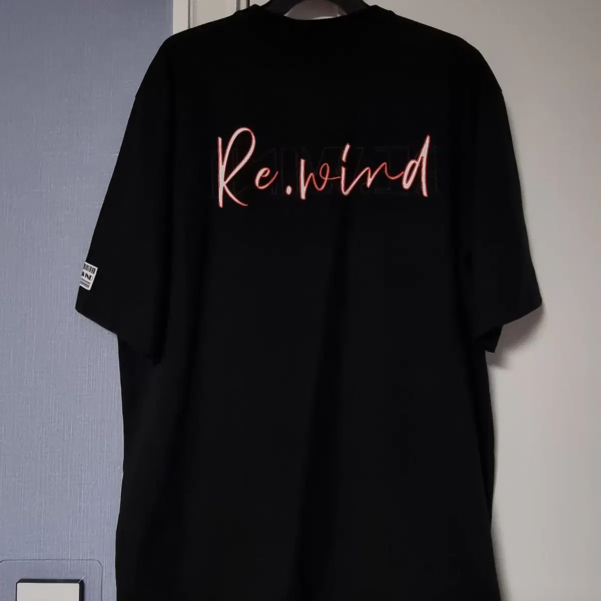 [L] REWIND 리와인드 블랙 티셔츠