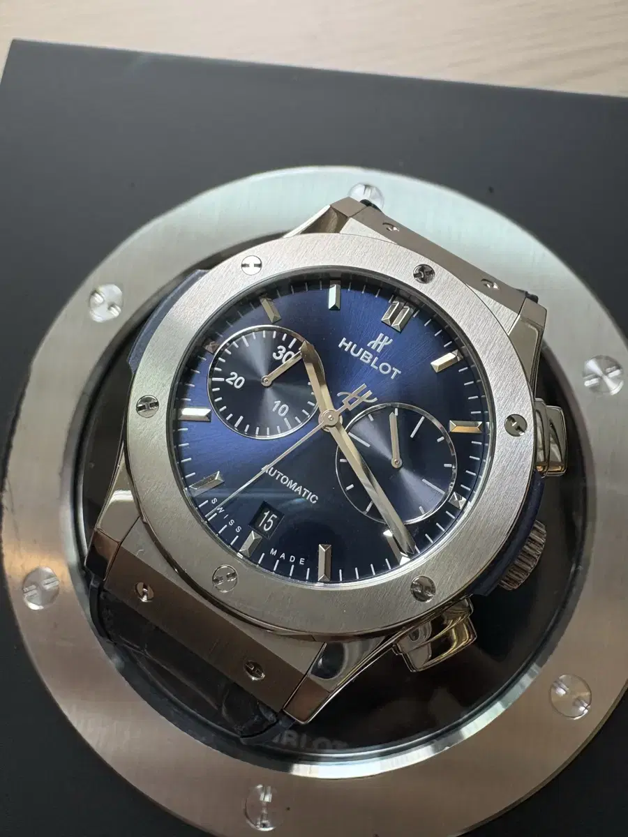 We are selling a 45mm Wibro Big Bang Chronograph.
