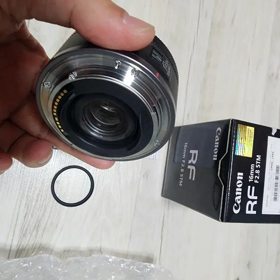 캐논 RF 16mm f2.8 STM 광각단렌즈 팜.